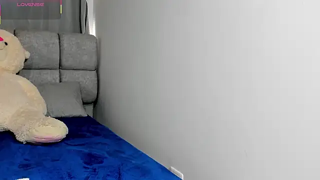 magical muse122 online show from April 15, 2026, 7:40 pm