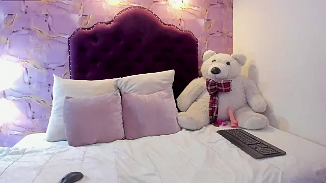 Snapshot of luna_bloomm_ chatting on May 22, 2026, 5:27 am luna bloomm online show from May 22, 2026, 5:27 am