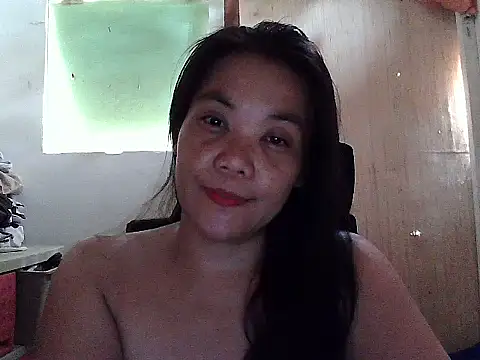 holdmetight21 online show from April 18, 2026, 5:32 am