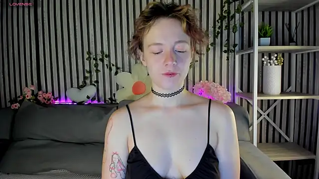 Snapshot of Ricki_Bloom chatting on July 16, 2026, 1:13 am Ricki Bloom online show from July 16, 2026, 1:13 am