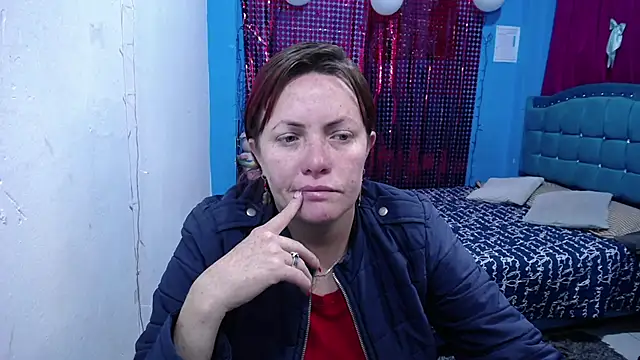 Snapshot of carolinhe26 chatting on April 18, 2026, 1:46 pm carolinhe26 online show from April 18, 2026, 1:46 pm