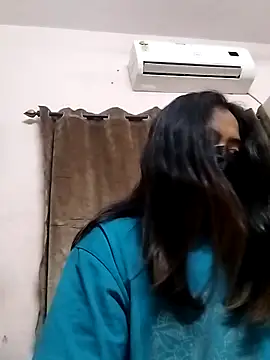 Shanaya450 online show from April 18, 2026, 5:04 pm