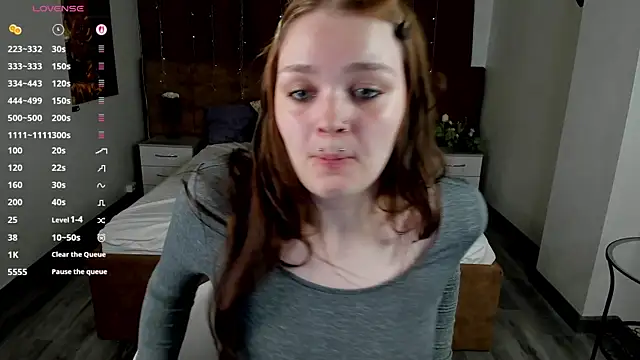 Snapshot of Emilly_Hiil chatting on June 7, 2026, 5:45 am Emilly Hiil online show from June 7, 2026, 5:45 am