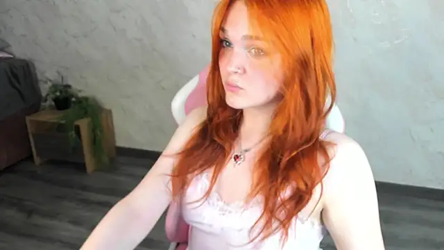 Snapshot of Emilly_Hiil chatting on July 13, 2026, 1:05 am Emilly Hiil online show from July 13, 2026, 1:05 am