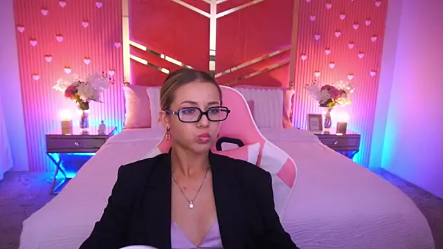 Snapshot of DoveLovee chatting on July 10, 2026, 6:02 am DoveLovee online show from July 10, 2026, 6:02 am