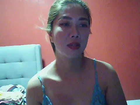 Cutie-Smile online show from May 12, 2026, 8:37 pm