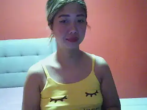 Cutie-Smile online show from May 18, 2026, 9:52 pm