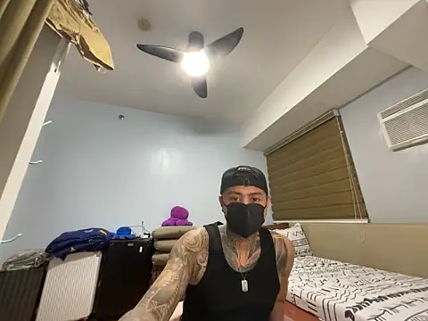 Snapshot of tattoo_hottie chatting on April 14, 2026, 2:33 pm tattoo hottie online show from April 14, 2026, 2:33 pm