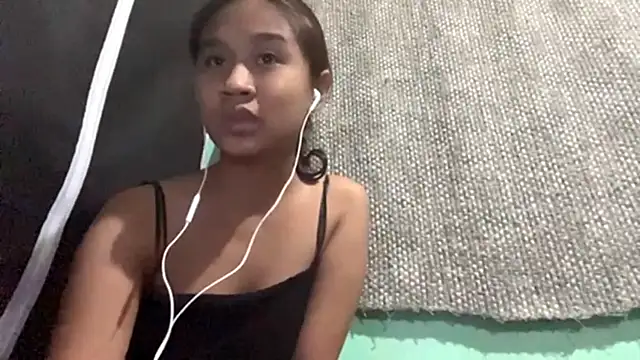 Snapshot of caitlyn_5 chatting on May 7, 2026, 1:25 pm caitlyn 5 online show from May 7, 2026, 1:25 pm