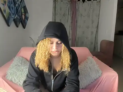 Snapshot of Michellblue chatting on July 7, 2026, 6:47 am Michellblue online show from July 7, 2026, 6:47 am