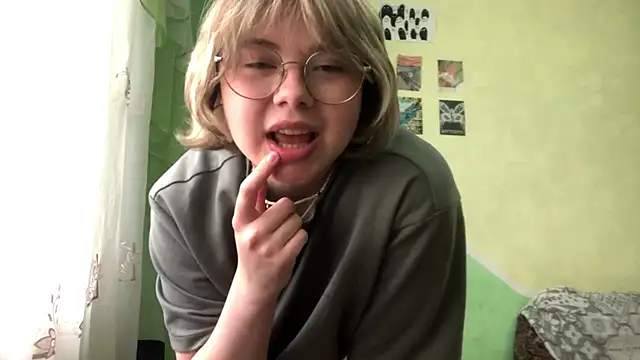 HalcyonHugX online show from April 12, 2026, 1:25 pm