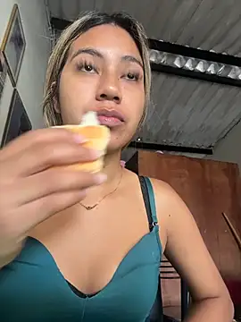 Kimmiebellarie online show from June 14, 2026, 4:52 pm