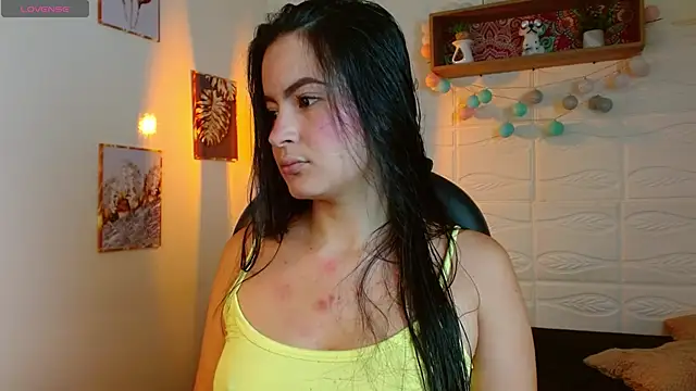 Snapshot of rosaleia_ chatting on June 16, 2026, 4:45 am rosaleia online show from June 16, 2026, 4:45 am