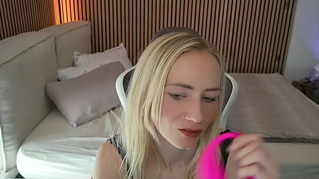 Snapshot of Ella_Mysterie chatting on April 26, 2026, 8:44 am Ella Mysterie online show from April 26, 2026, 8:44 am