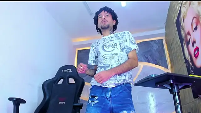 Snapshot of Josh_Hot_Sex chatting on April 16, 2026, 11:55 am Josh Hot Sex online show from April 16, 2026, 11:55 am