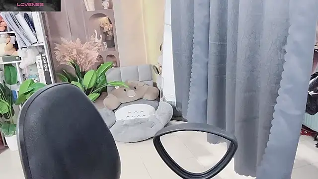    Olivia    online show from April 15, 2026, 11:59 am