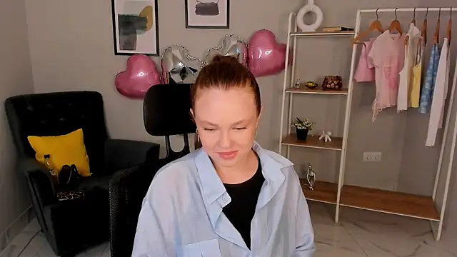 Snapshot of Kira_Lemos chatting on June 9, 2026, 11:55 am Kira Lemos online show from June 9, 2026, 11:55 am
