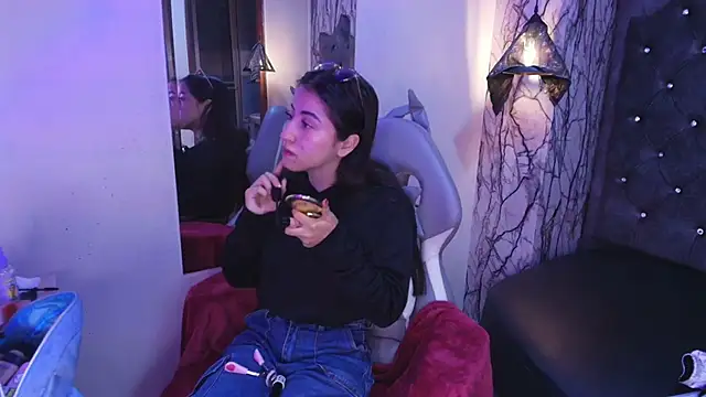 VictoriaSky  online show from April 16, 2026, 11:33 am