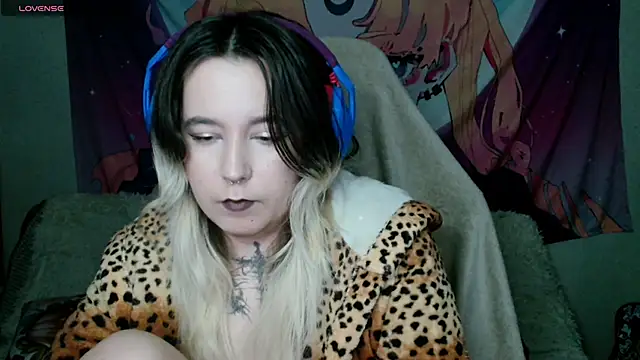 mirabite  online show from April 16, 2026, 7:09 am