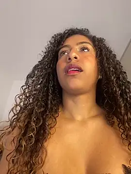 NohaBeyloun  online show from April 13, 2026, 11:58 am