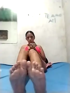 YuliBrayan online show from April 13, 2026, 3:32 am