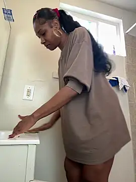 Snapshot of MsSexy2u chatting on April 13, 2026, 3:27 pm MsSexy2u online show from April 13, 2026, 3:27 pm