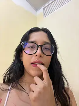 Snapshot of milakitti chatting on May 1, 2026, 6:07 am milakitti online show from May 1, 2026, 6:07 am