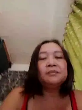 Snapshot of jeanyummytits chatting on June 17, 2026, 12:43 am jeanyummytits online show from June 17, 2026, 12:43 am
