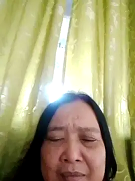 Snapshot of jeanyummytits chatting on June 28, 2026, 12:28 am jeanyummytits online show from June 28, 2026, 12:28 am