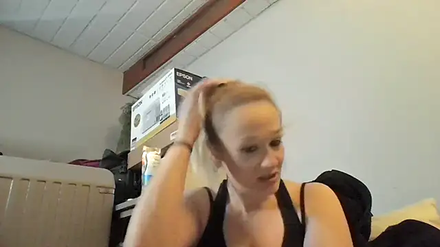 Princess42086 online show from April 12, 2026, 8:34 pm