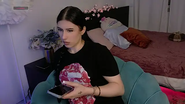 Snapshot of HazelHayesss chatting on June 4, 2026, 4:22 pm HazelHayesss online show from June 4, 2026, 4:22 pm
