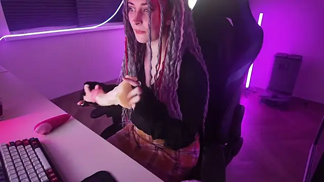 Snapshot of GreySwan chatting on April 15, 2026, 5:39 pm GreySwan online show from April 15, 2026, 5:39 pm