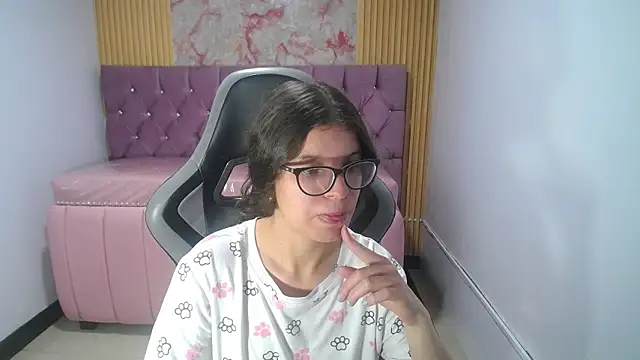 Snapshot of Kailee_ch chatting on April 16, 2026, 1:45 pm Kailee ch online show from April 16, 2026, 1:45 pm