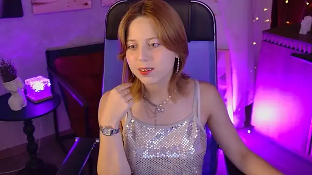 Snapshot of VivienneHebert chatting on July 10, 2026, 12:49 pm VivienneHebert online show from July 10, 2026, 12:49 pm