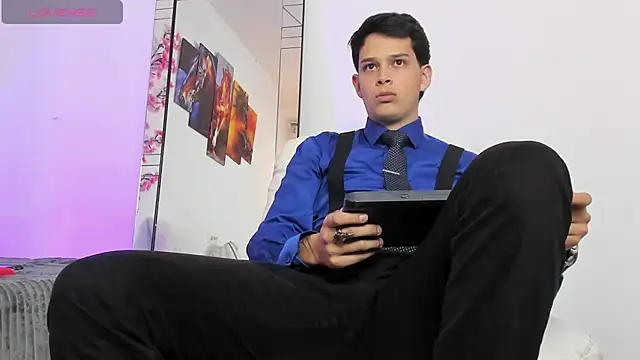 Snapshot of elijah_stoone chatting on April 15, 2026, 12:10 pm elijah stoone online show from April 15, 2026, 12:10 pm