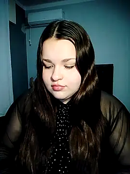 estrell4 online show from June 25, 2026, 1:14 am