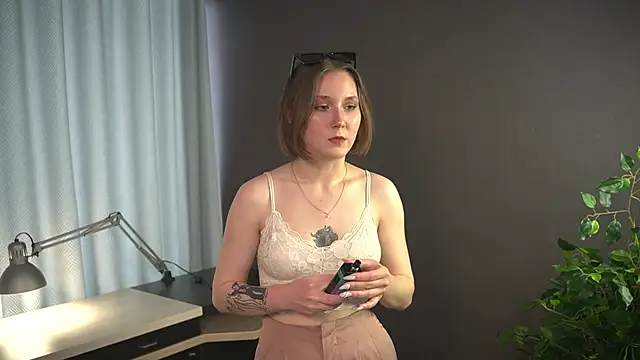 Snapshot of DottyKutzer chatting on April 15, 2026, 8:20 am DottyKutzer online show from April 15, 2026, 8:20 am