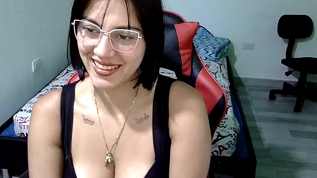 Snapshot of Bandida553 chatting on June 18, 2026, 11:21 pm Bandida553 online show from June 18, 2026, 11:21 pm