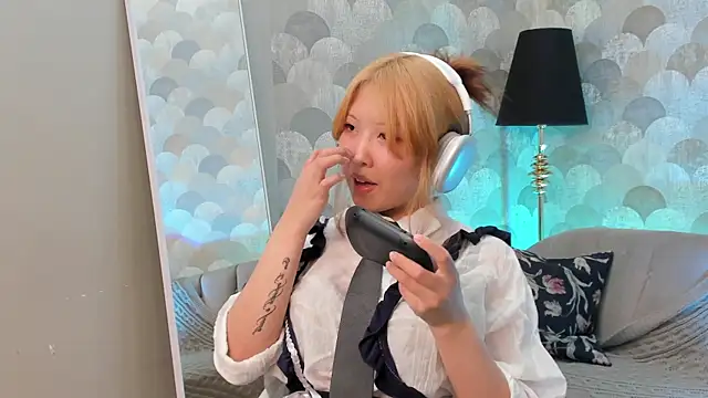 Snapshot of AzureMimi chatting on April 23, 2026, 2:08 pm AzureMimi online show from April 23, 2026, 2:08 pm