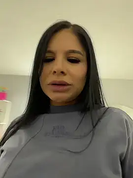 Snapshot of Elara_Luxe chatting on May 31, 2026, 8:09 pm Elara Luxe online show from May 31, 2026, 8:09 pm