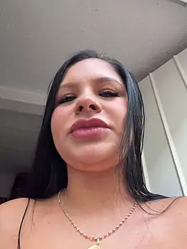 Snapshot of Elara_Luxe chatting on July 15, 2026, 10:17 pm Elara Luxe online show from July 15, 2026, 10:17 pm