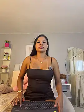 Snapshot of Elara_Luxe chatting on May 19, 2026, 10:06 pm Elara Luxe online show from May 19, 2026, 10:06 pm