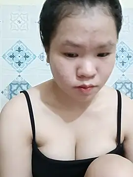 Seraphinahh online show from May 27, 2026, 8:43 am