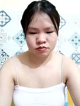 Seraphinahh online show from May 11, 2026, 6:27 pm