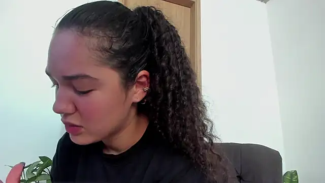 MiaRouseex online show from May 7, 2026, 6:22 pm