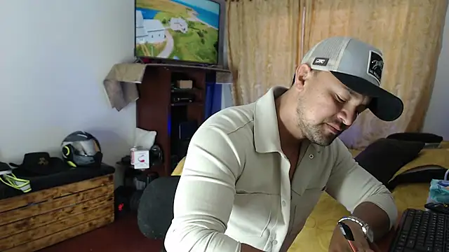 Snapshot of AlejoMoretti chatting on May 14, 2026, 12:35 pm AlejoMoretti online show from May 14, 2026, 12:35 pm