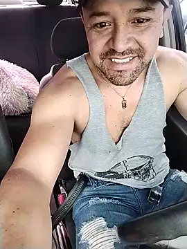 Snapshot of AlejoMoretti chatting on May 18, 2026, 1:05 pm AlejoMoretti online show from May 18, 2026, 1:05 pm
