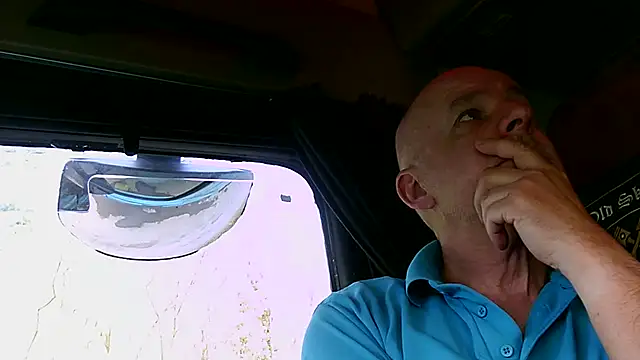 mannohmann5 online show from April 16, 2026, 5:14 pm