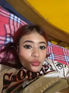 sara2512 online show from April 15, 2026, 10:10 pm