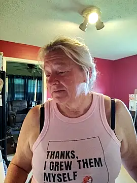 Snapshot of RavensLove chatting on May 18, 2026, 2:11 pm RavensLove online show from May 18, 2026, 2:11 pm